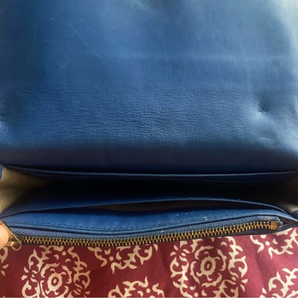 Stuart Weitzman Blue Premium Leather Silver Box Chain Crossbody Bag